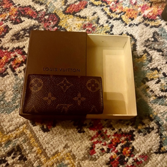 Louis Vuitton Key Holder - Picture 11 of 13